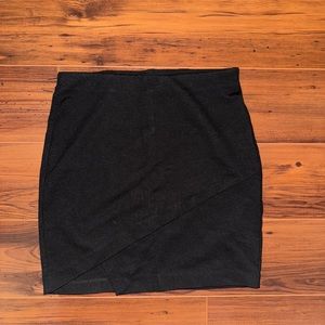 Dynamite Mini Asymmetrical Skirt. Size: M